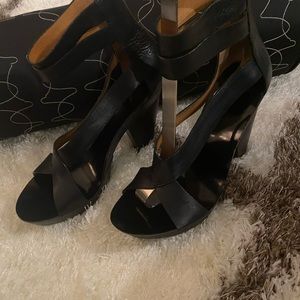 😍😍 Givenchy leather cape sandals.😍😍